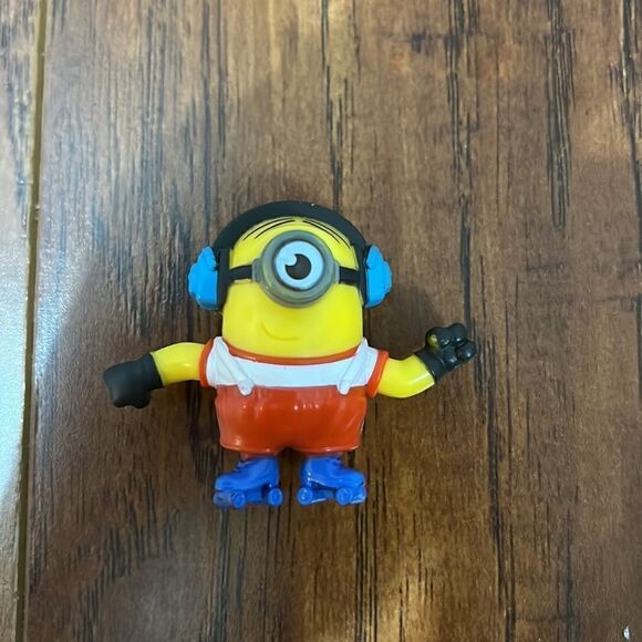 Set of 2 Happy Meal McDonald’s Minions 2” Toys Action Figures - Picture 2 of 5